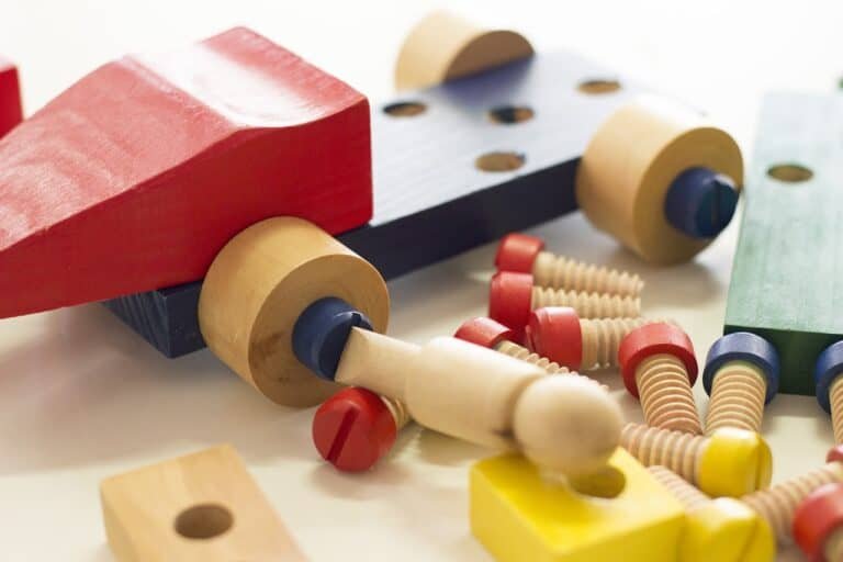 Nahaufnahme von Montessori Holzspielzeug